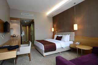 Отель Ramada by Wyndham Podgorica Подгорица Представительский номер с кроватью размера «king-size» - Для некурящих-4