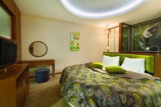 Отель Ramada by Wyndham Podgorica Подгорица Представительский люкс-3